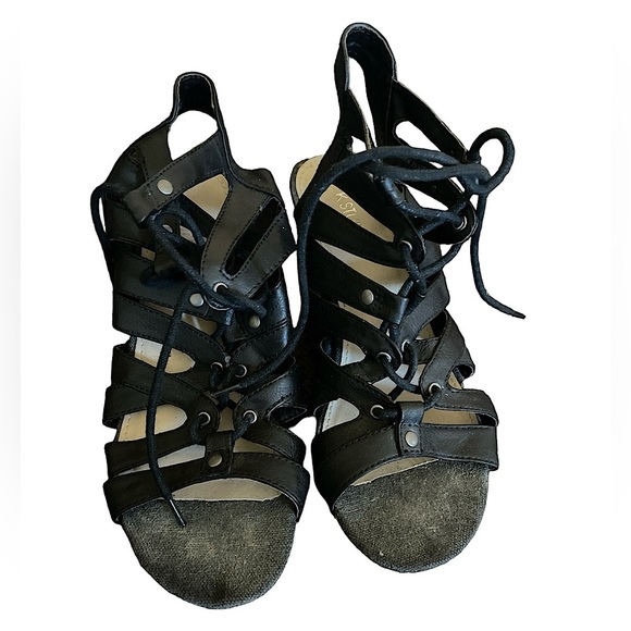 K STUDIO WOMENS SIZE 6 BLACK HIGH WEDGE SANDALD - Picture 1 of 9
